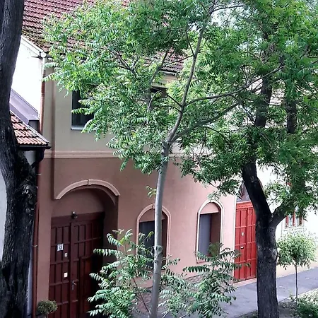Varmegye Vendeghaz Гостевой дом Дебрецен